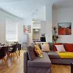 Unique & Cosy London Retreat
