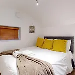 Unique & Cosy London Retreat